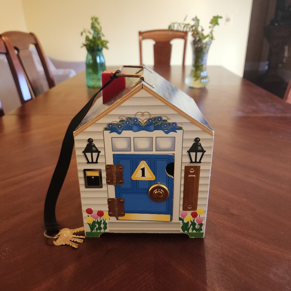 Melissa & Doug Doorbell House